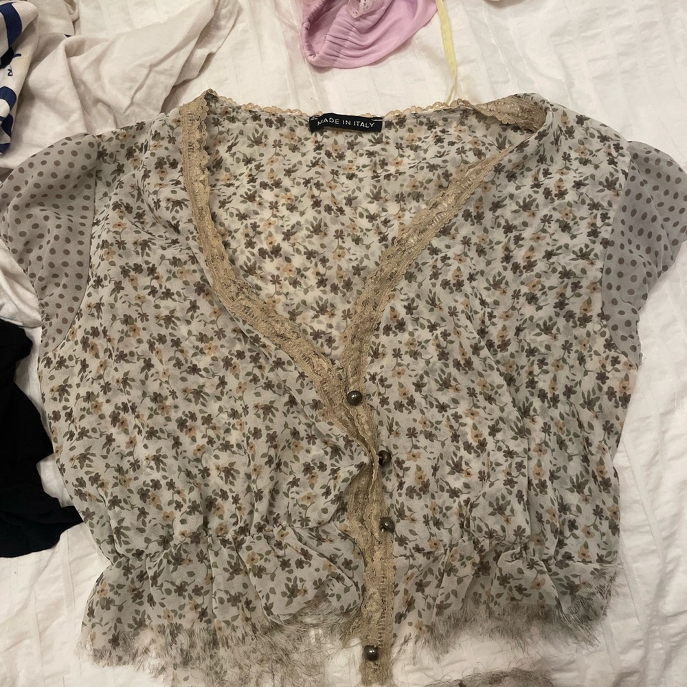 grey/green flower pattern vintage button up made in italy.